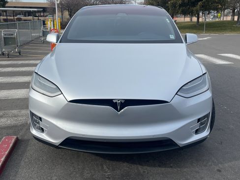 Used 2018 Tesla Model X 75D image 1