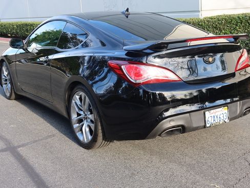 Used 2013 Hyundai Genesis 3.8 image 9