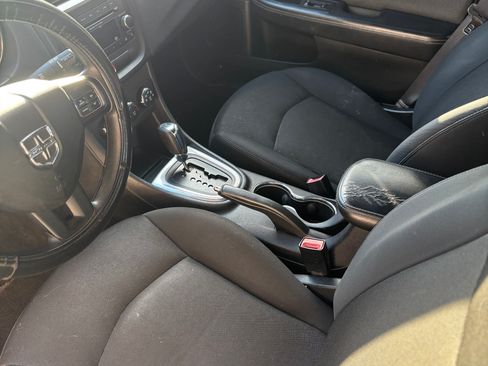 Used 2013 Dodge Avenger SE image 9