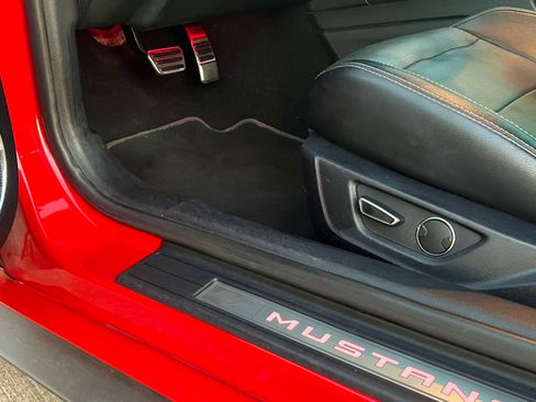 Used 2019 Ford Mustang GT Premium w/ GT Performance Package RWD image 21