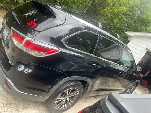 Used 2016 Toyota Highlander XLE FWD image 6