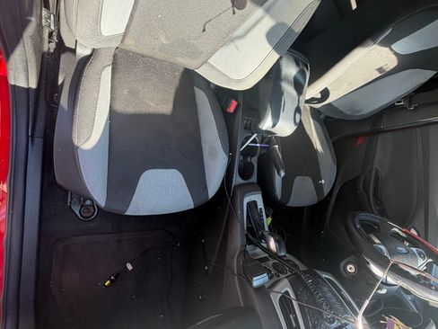 Used 2014 Ford Focus SE FWD image 9
