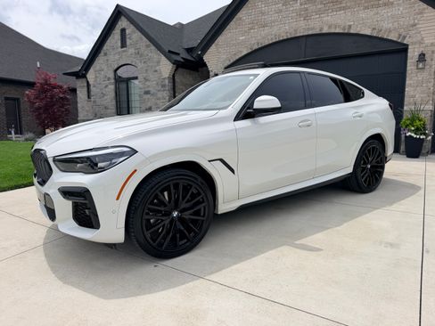 Used 2023 BMW X6 xDrive40i w/ M Sport Package AWD/4WD image 2