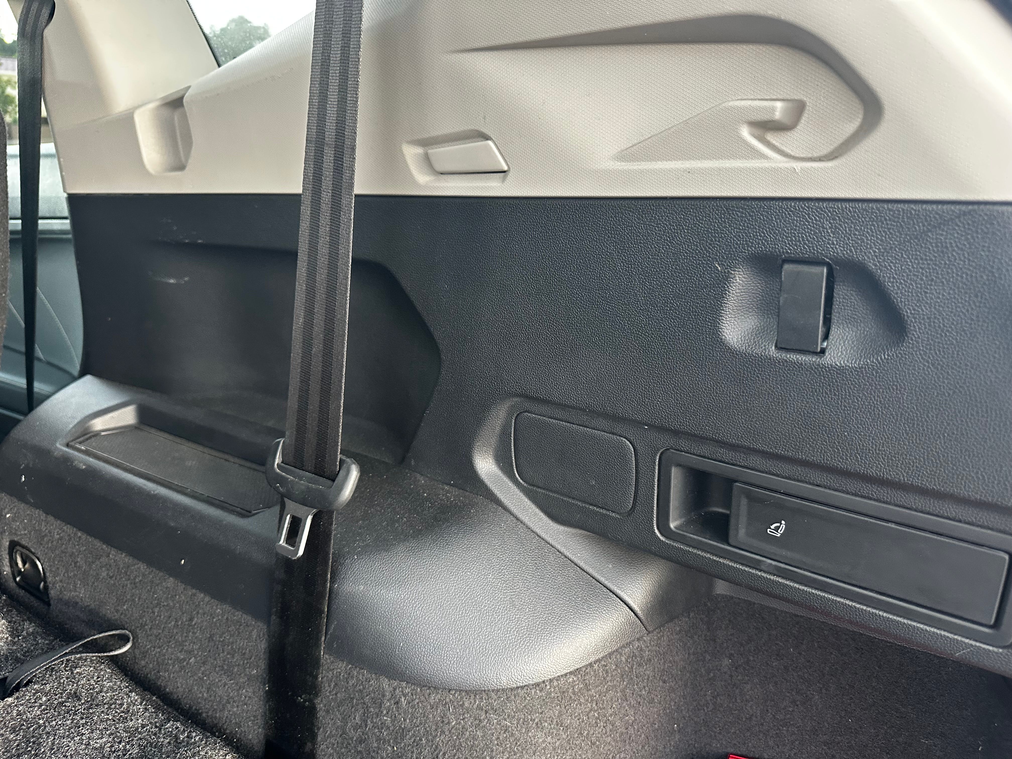 Used 2022 Volkswagen Tiguan SE FWD image 13