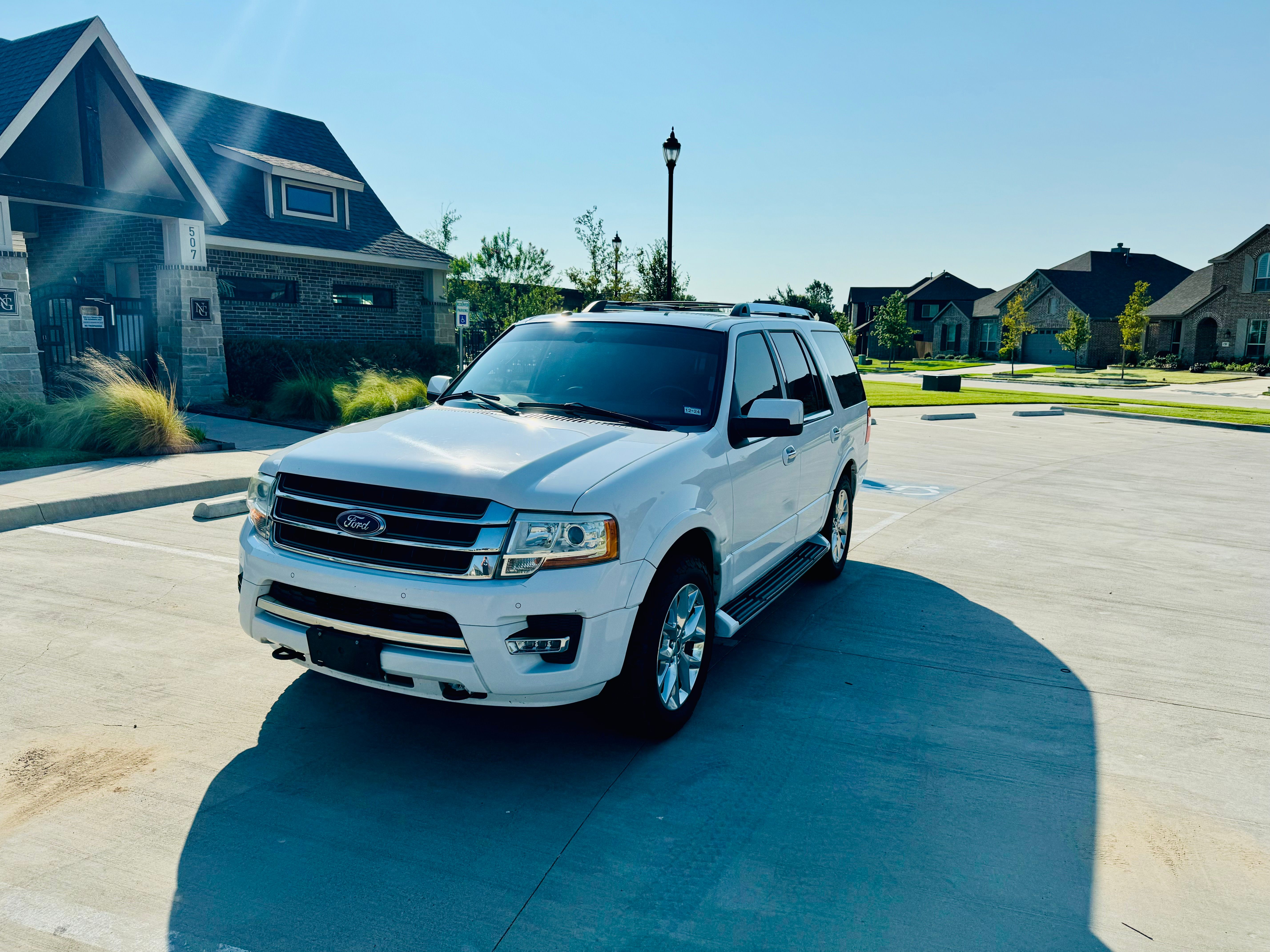 Used 2017 Ford Expedition Limited AWD/4WD image 2
