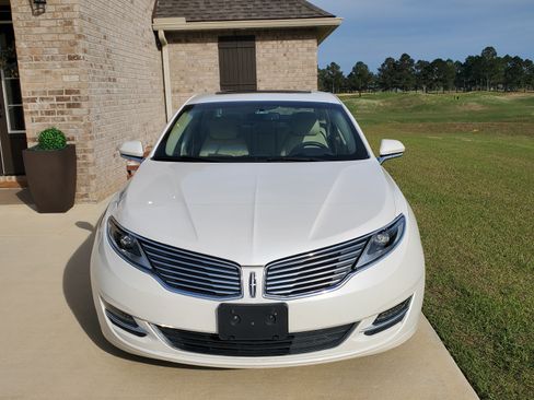 Used 2015 Lincoln MKZ Hybrid Sedan 4D w/ Equipment Group 202A Reserve image 4