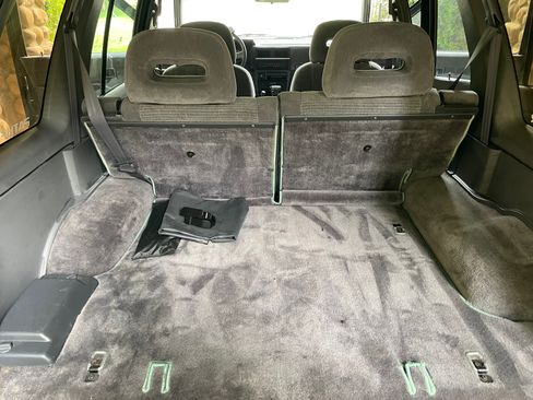 Used 1993 Nissan Pathfinder XE AWD/4WD image 1
