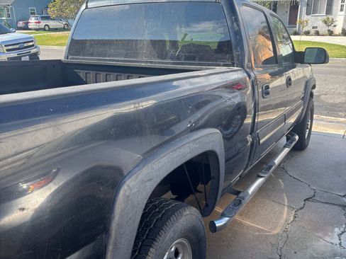 Used 2005 Chevrolet Silverado 2500 LS w/ Heavy-Duty Power Package image 4