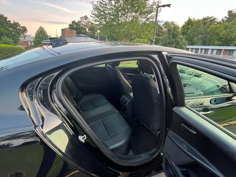 Used 2018 Jaguar XE RWD image 14