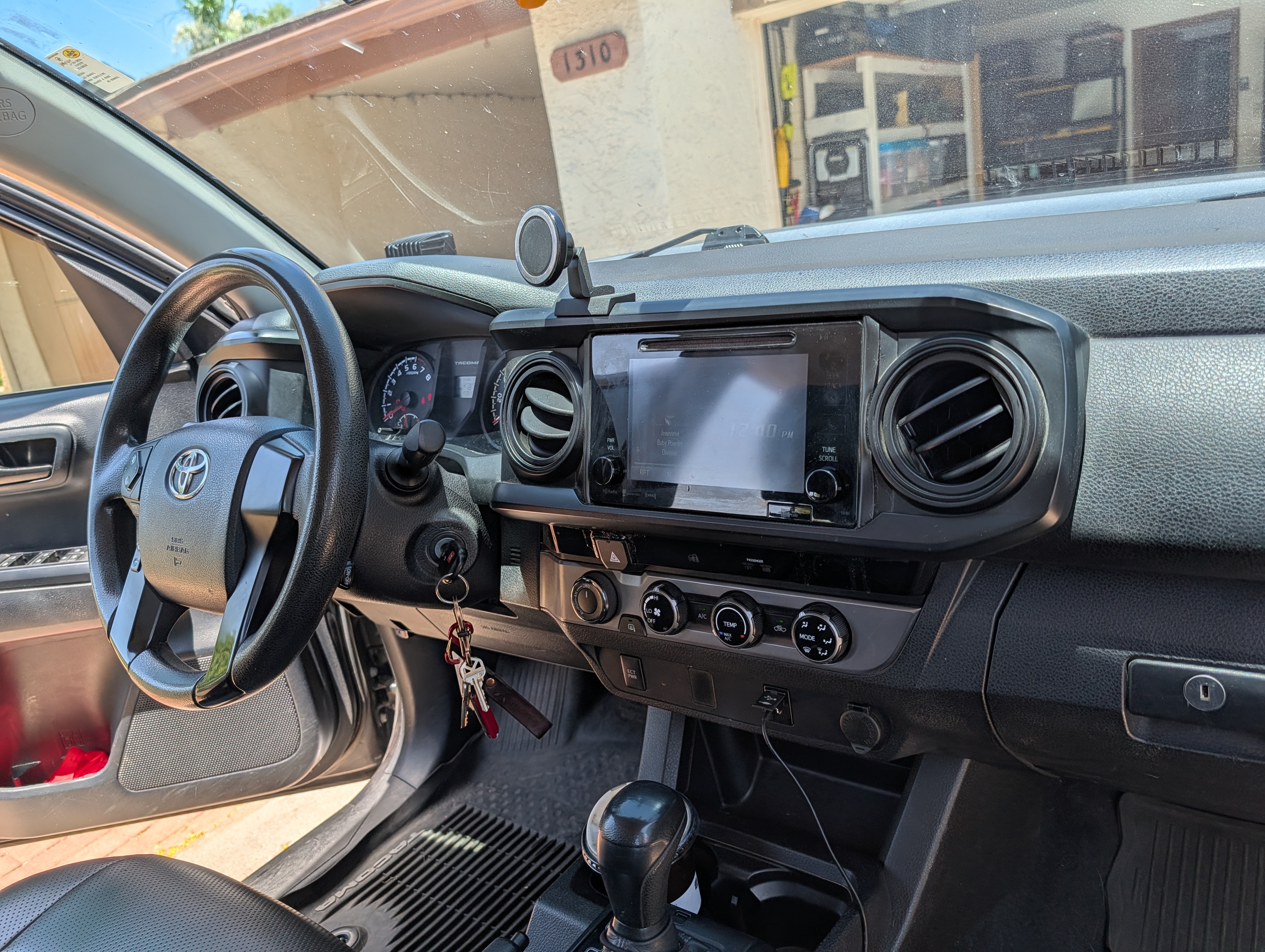 Used 2016 Toyota Tacoma SR w/ Towing Package AWD/4WD image 12