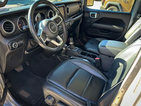 Used 2019 Jeep Wrangler Unlimited Sahara image 14