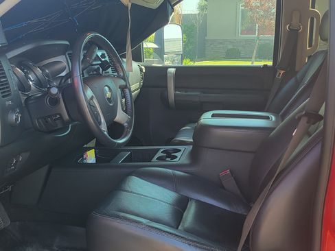 Used 2008 Chevrolet Silverado 2500 LT w/ 2LT Convenience Package image 2