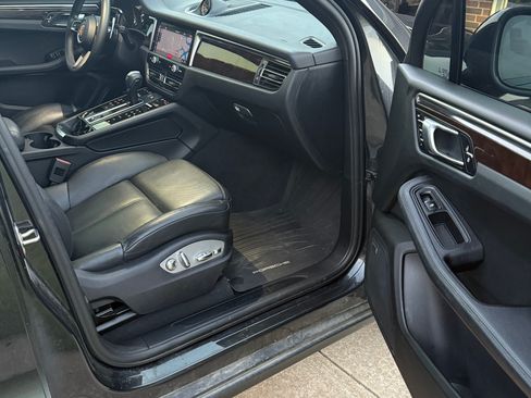 Used 2022 Porsche Macan image 4