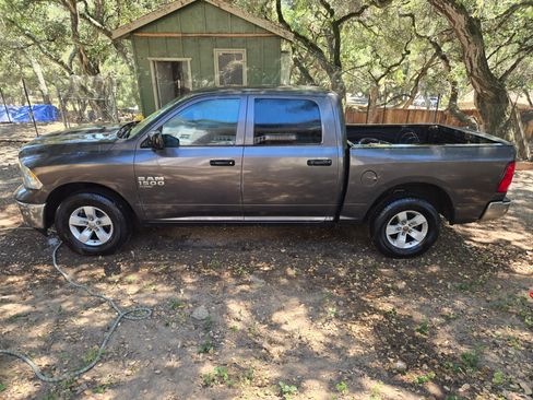 Used 2019 RAM 1500 Tradesman w/ Chrome Appearance Group RWD image 4