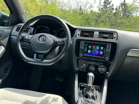 Used 2016 Volkswagen Jetta Sport FWD image 9