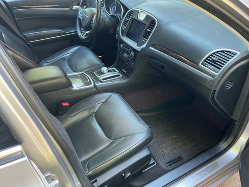 Used 2017 Chrysler 300 C w/ Safetytec Plus Group RWD image 10