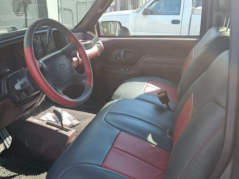 Used 1996 Chevrolet Tahoe 4WD 2-Door image 25