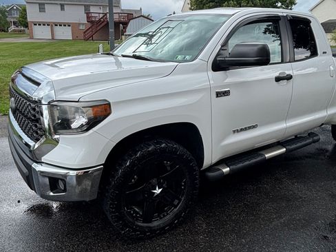 Used 2018 Toyota Tundra SR5 w/ SR5 Upgrade Package AWD/4WD image 2