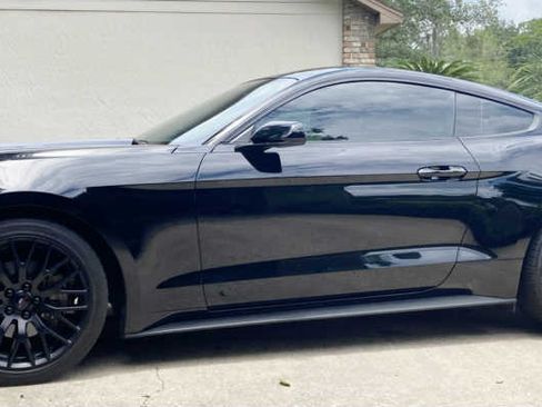 Used 2016 Ford Mustang Coupe image 6