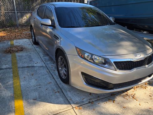 Used 2011 Kia Optima LX w/ Convenience Pkg image 8
