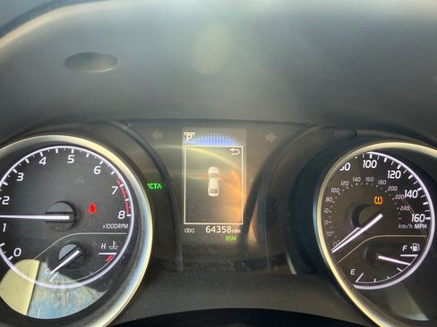 Used 2018 Toyota Camry SE image 8