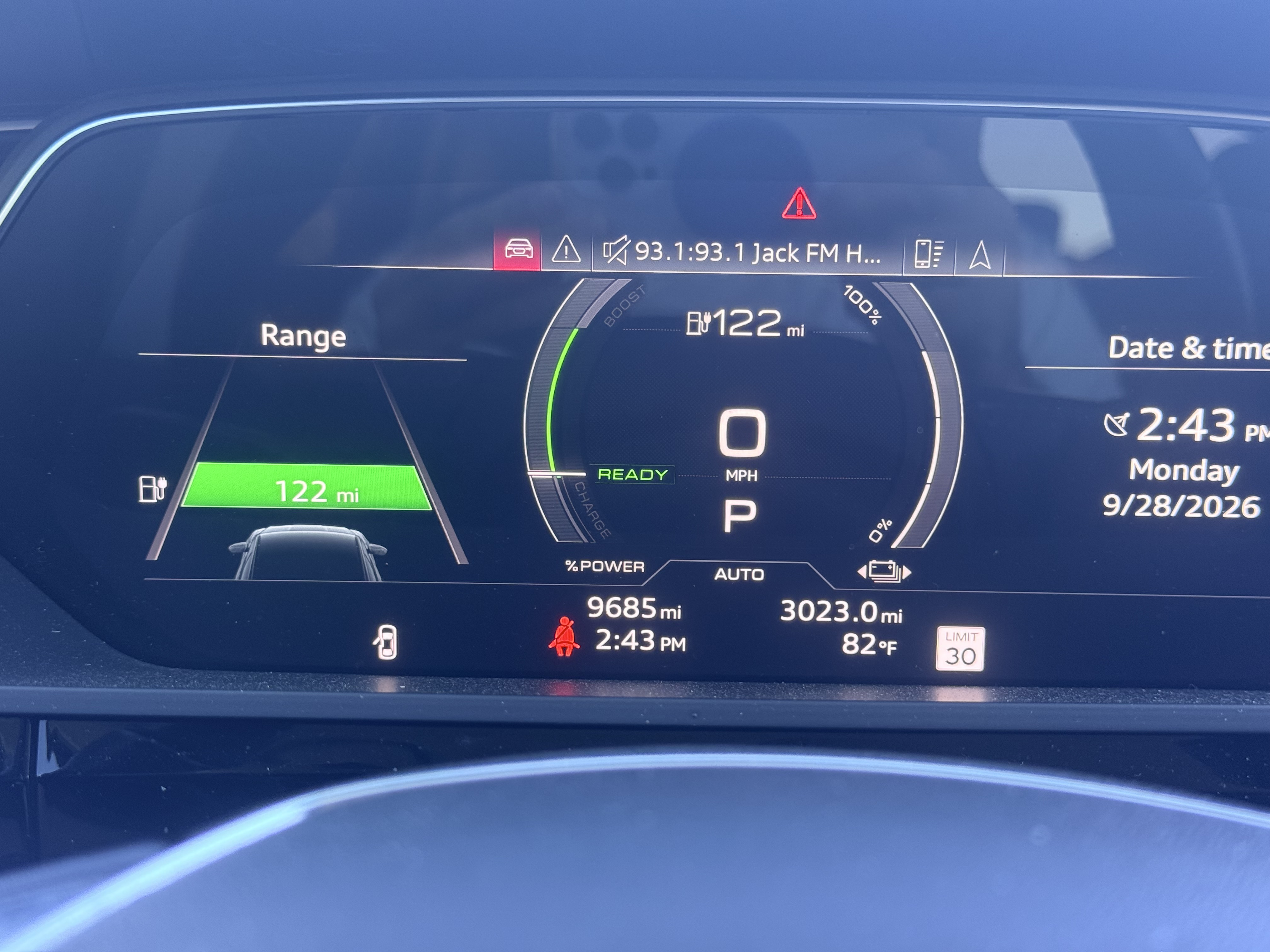 Used 2022 Audi e-tron Premium Plus w/ Premium Plus Package AWD/4WD image 8