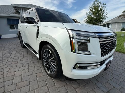 Used 2025 Nissan Armada Platinum Reserve RWD image 2