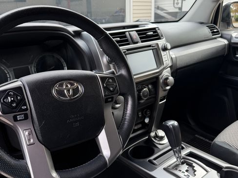 Used 2018 Toyota 4Runner SR5 image 5