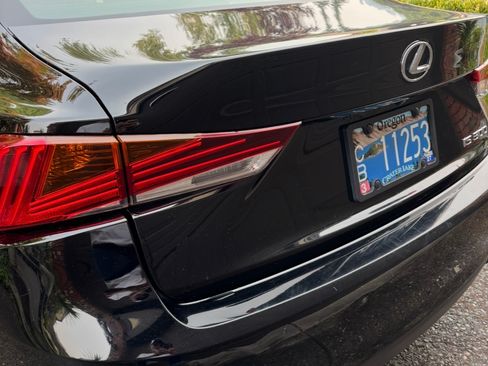 Used 2018 Lexus IS 300 w/ Comfort Package RWD image 6
