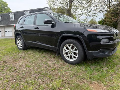 Used 2017 Jeep Cherokee Sport AWD/4WD image 9