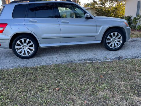 Used 2010 Mercedes-Benz GLK 350 4MATIC image 1
