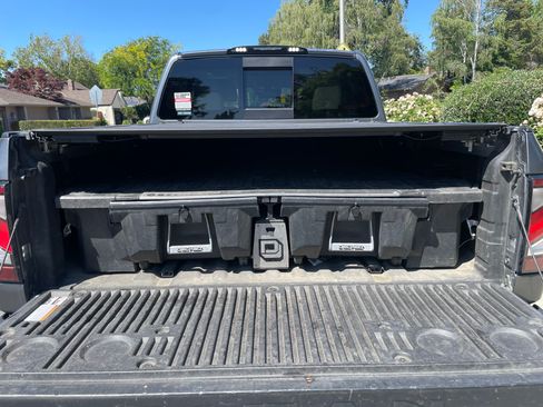 Used 2021 Nissan Titan SL w/ Moonroof Package AWD/4WD image 16