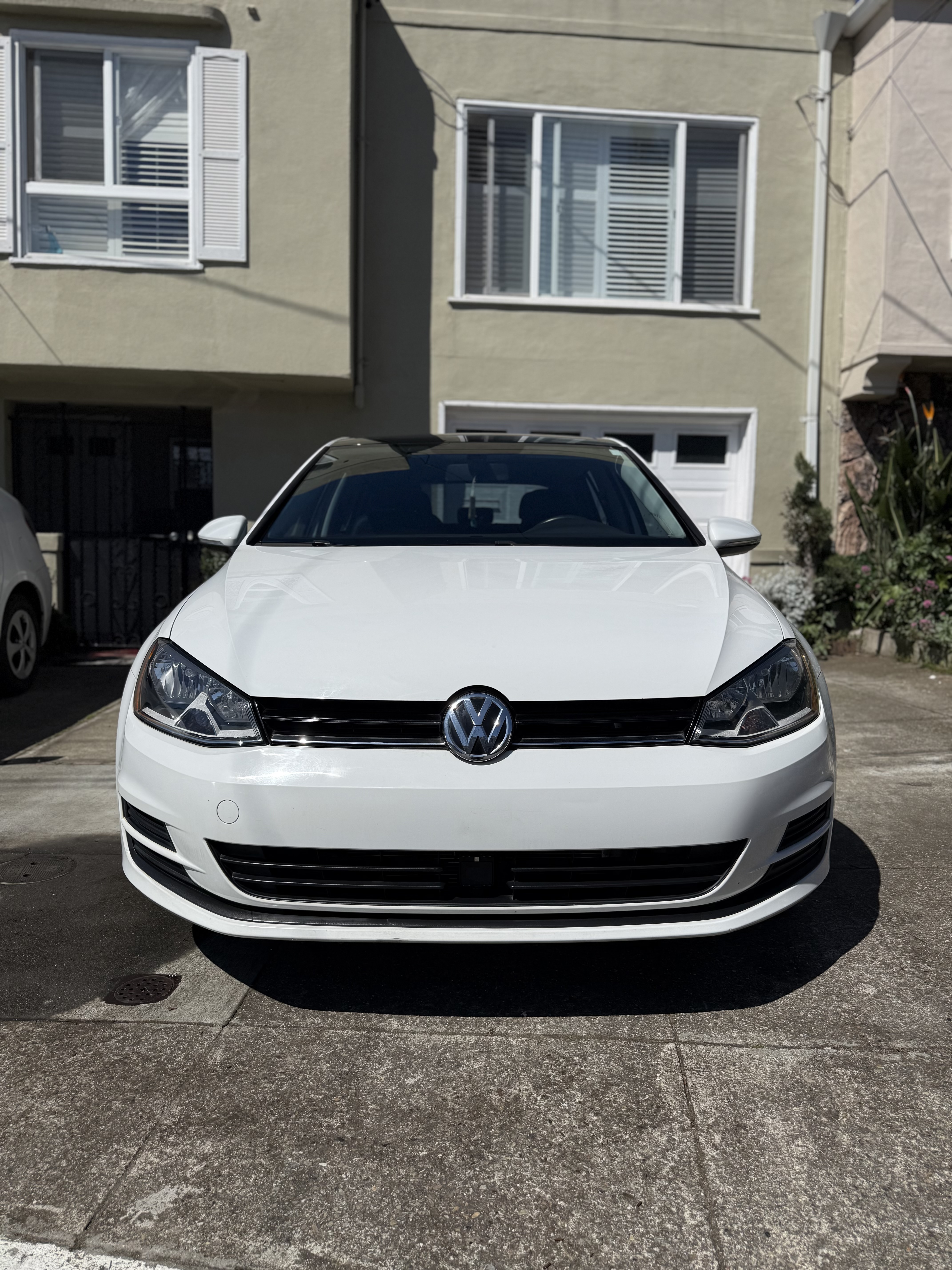 Used 2017 Volkswagen Golf Wolfsburg Edition FWD image 1