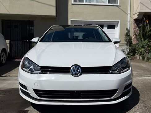 Used 2017 Volkswagen Golf Wolfsburg Edition FWD image 1