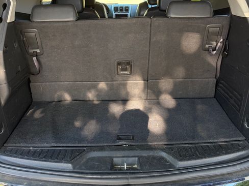Used 2011 GMC Acadia SLT FWD image 9