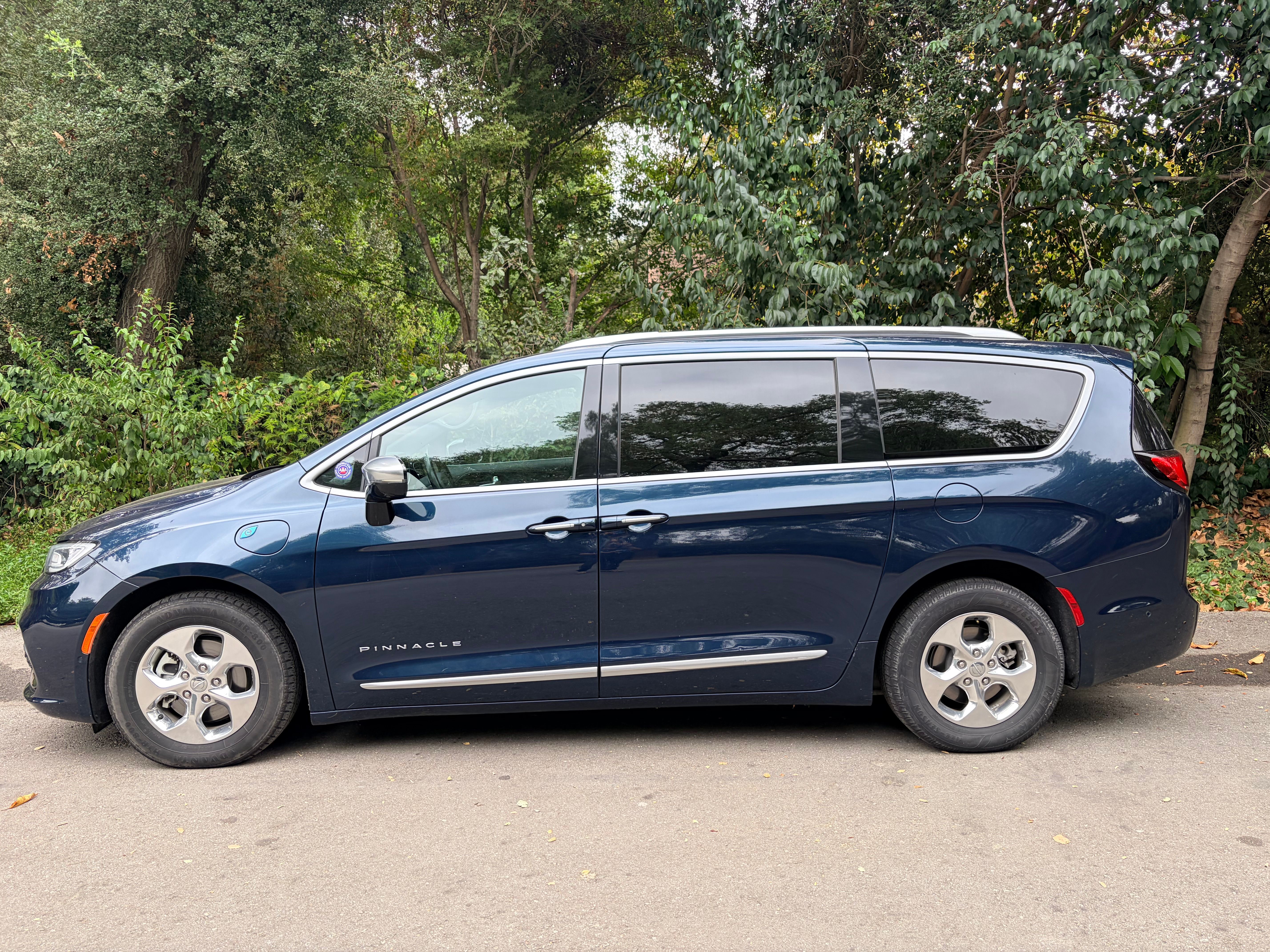 Used 2023 Chrysler Pacifica Pinnacle FWD image 6