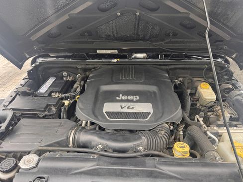 Used 2014 Jeep Wrangler Sport AWD/4WD image 4