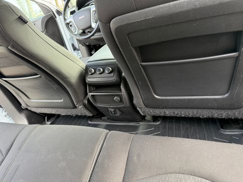 Used 2016 GMC Acadia SLE image 15