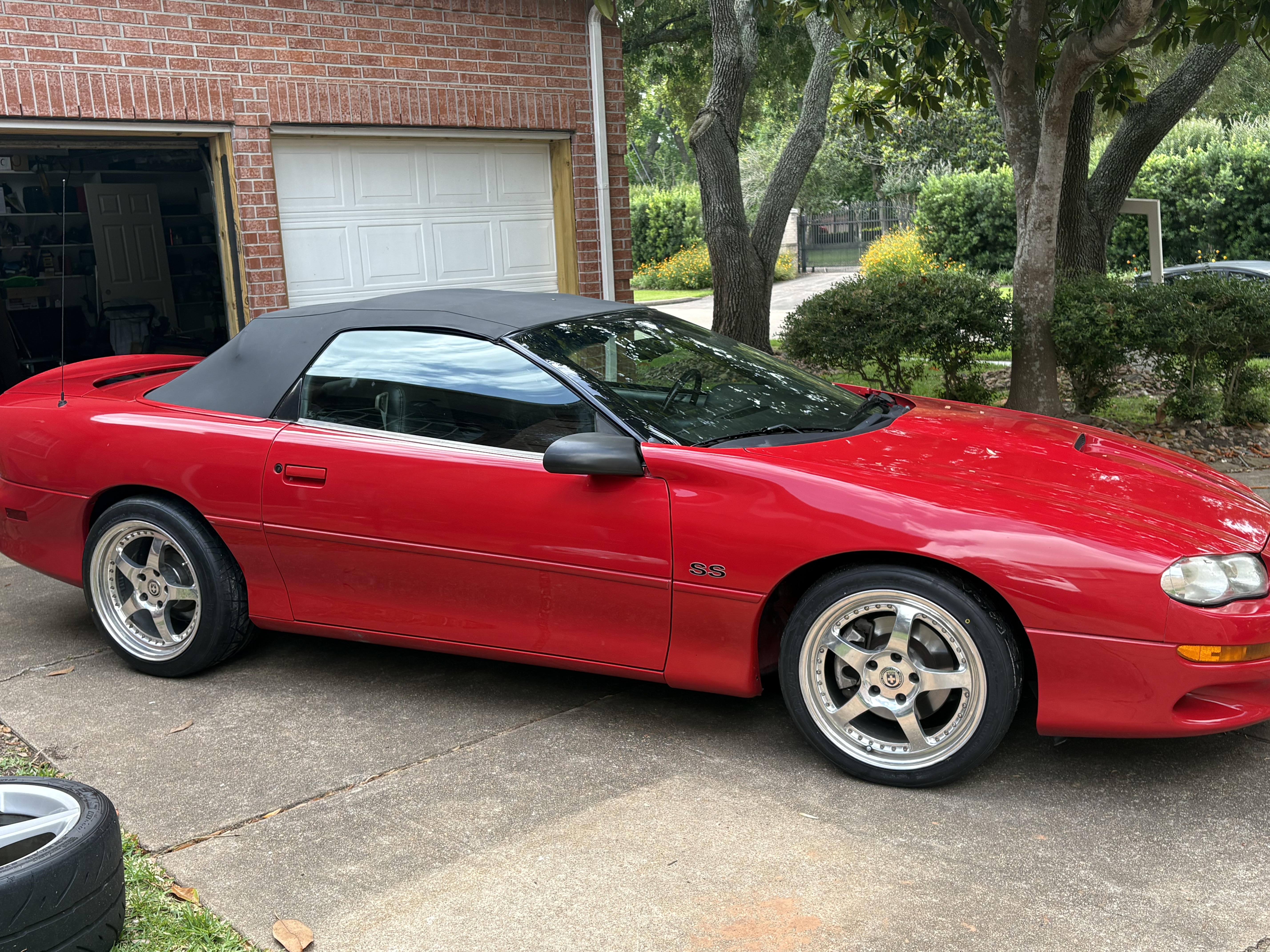 Used 2000 Chevrolet Camaro Z28 w/ SS Performance/Appearance Pkg RWD image 2