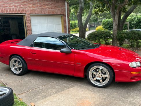 Used 2000 Chevrolet Camaro Z28 w/ SS Performance/Appearance Pkg RWD image 2