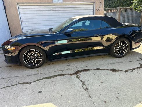 Used 2021 Ford Mustang Premium image 10