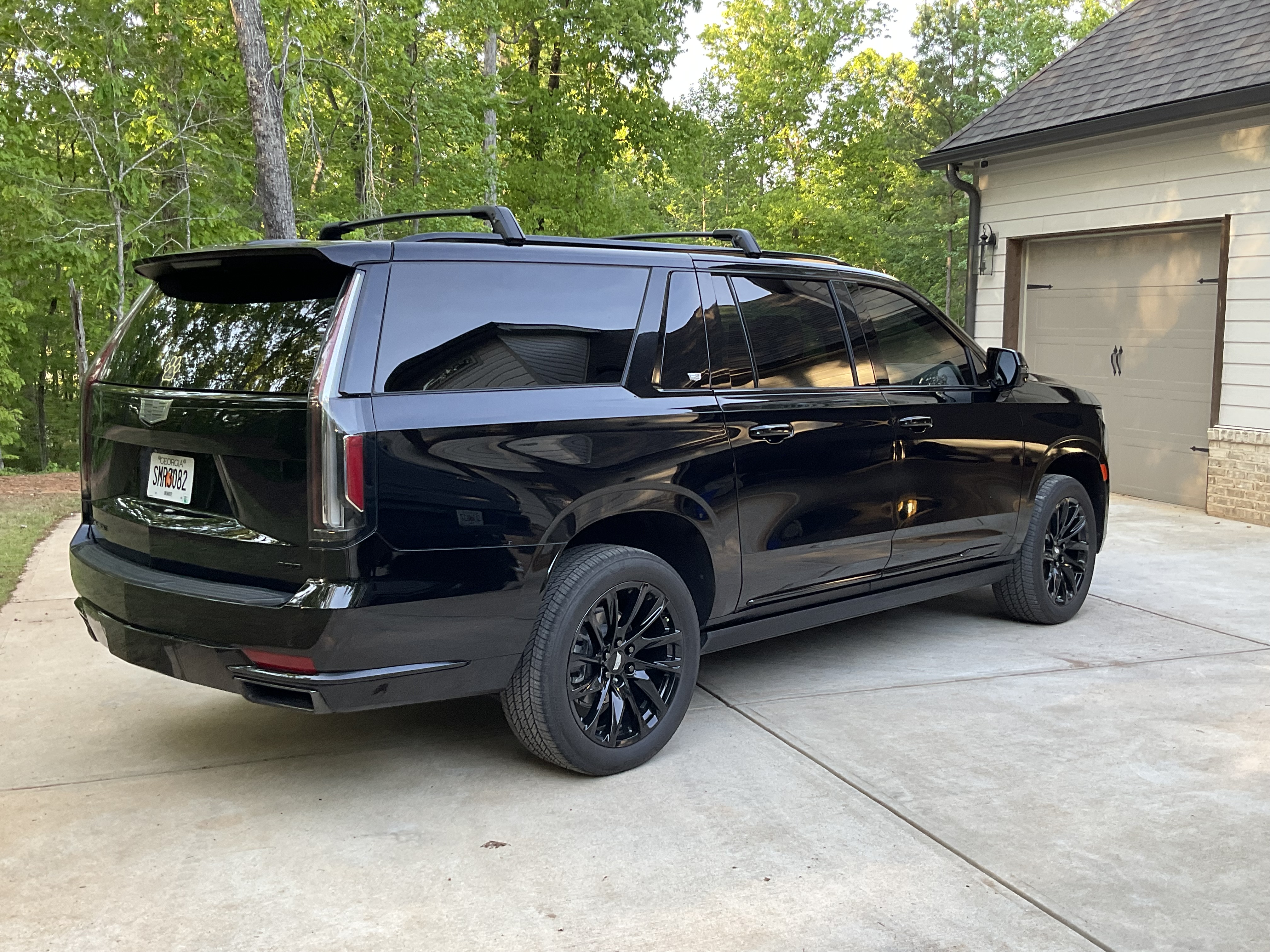Used 2024 Cadillac Escalade ESV Sport w/ LPO, ONYX Package AWD/4WD image 11