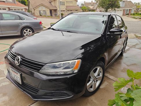 Used 2012 Volkswagen Jetta TDI image 2