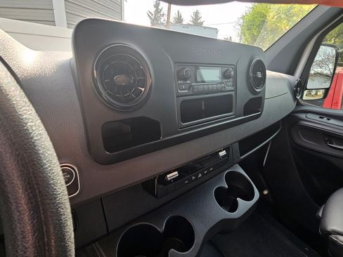 Used 2021 Mercedes-Benz Sprinter 3500 image 6