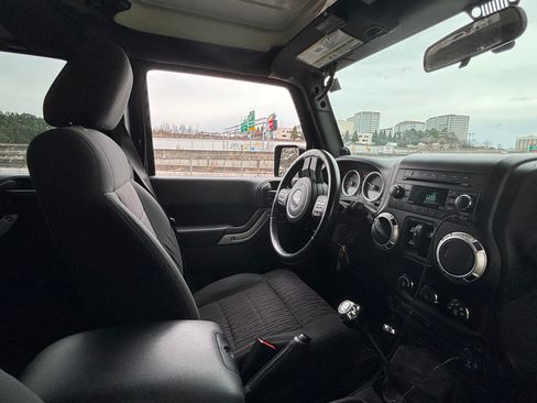 Used 2012 Jeep Wrangler Unlimited Sahara w/ Dual Top Group image 6