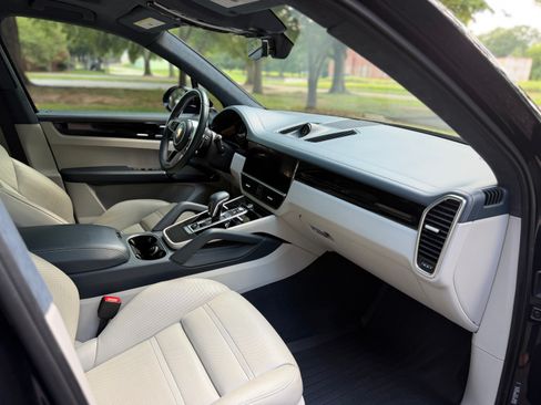 Used 2021 Porsche Cayenne GTS AWD/4WD image 21