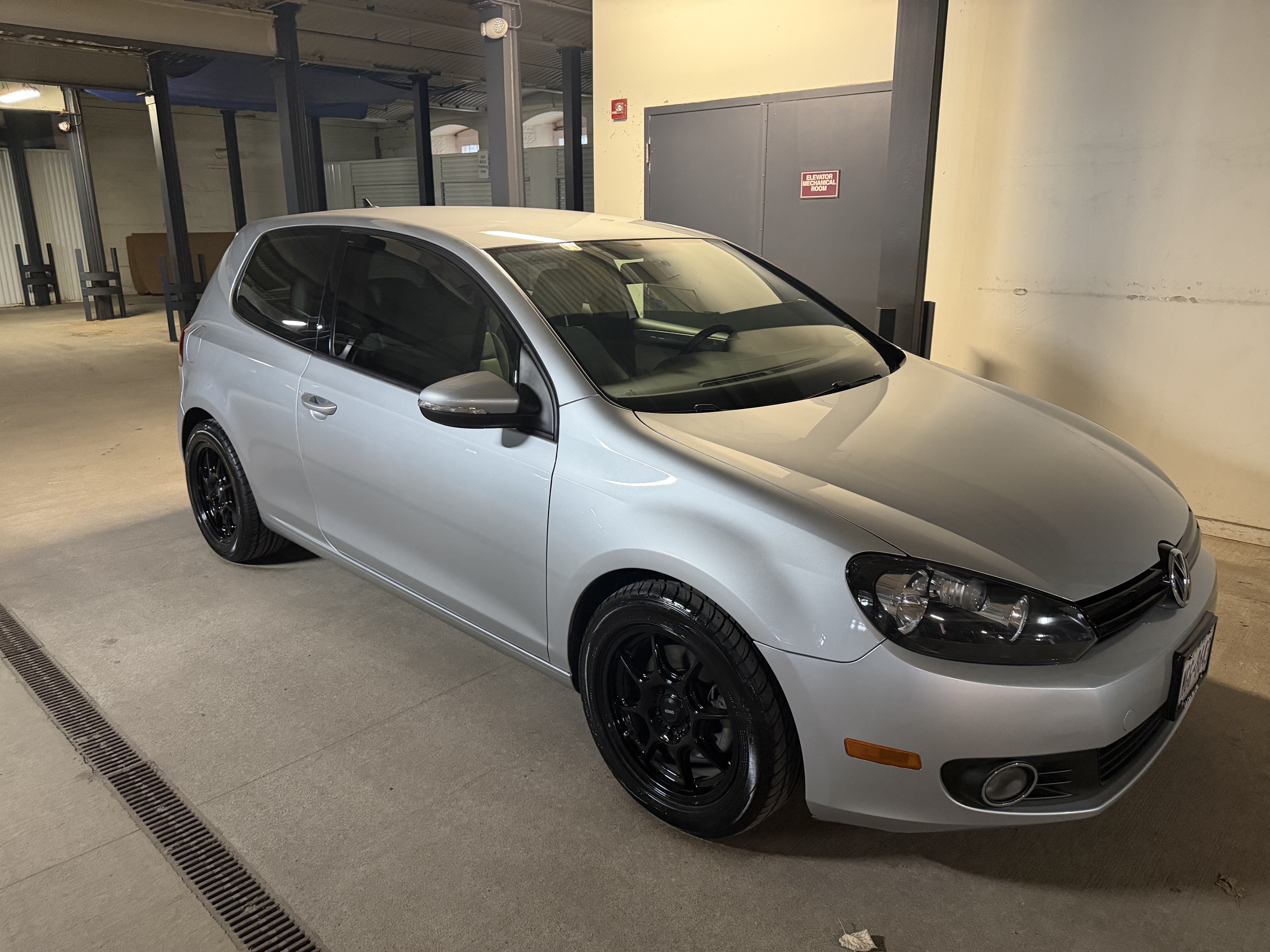 Used 2012 Volkswagen Golf TDI FWD image 2