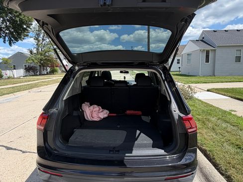 Used 2019 Volkswagen Tiguan SE w/ Panoramic Sunroof Package FWD image 10