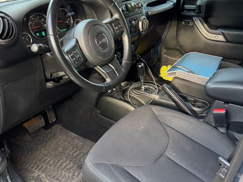 Used 2017 Jeep Wrangler Unlimited Sport image 12