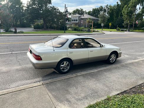 Used 1995 Lexus ES 330 image 2